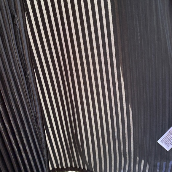 GAP Black Textured Button-Up Shirt - Picture 5 of 6